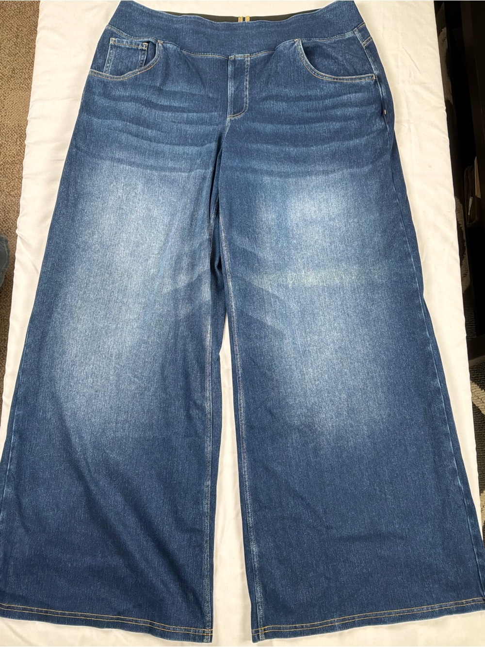HALARA Wide-Leg Flare Jeans in Medium Blue Wash Flawed